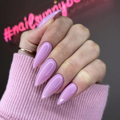 5 стильных, но сдержанных вариантов летнего маникюра