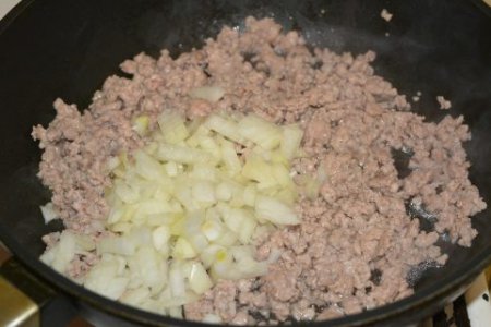 Вкусная тушеная капуста с фаршем.