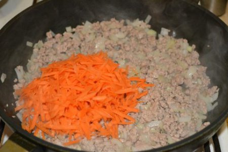 Вкусная тушеная капуста с фаршем.
