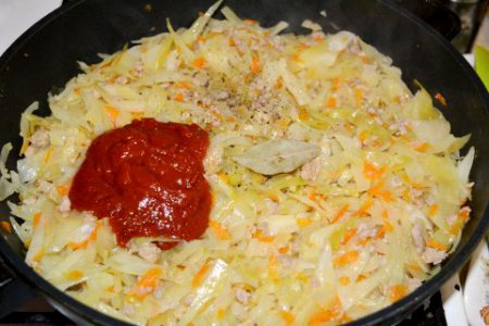 Вкусная тушеная капуста с фаршем.