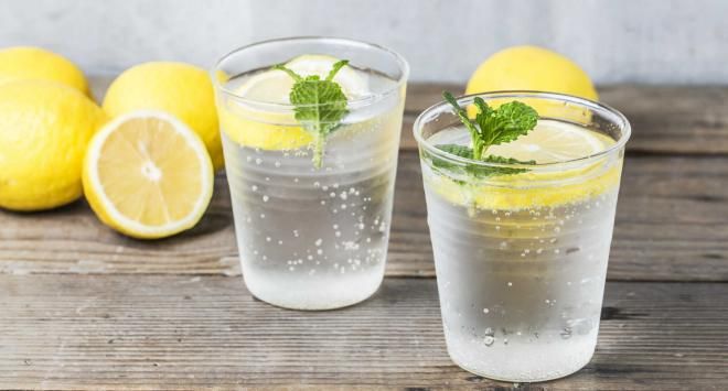 8 причин пить воду с лимоном ежедневно