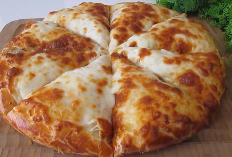 Быстрый и вкусный пирог-пицца с мясом на завтрак: будете делать каждый день