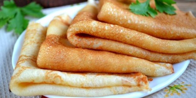 8 рецептов нежных и тонких блинов. Приготовьте их на молоке, кефире, сметане или воде, с яблоком и даже без муки.