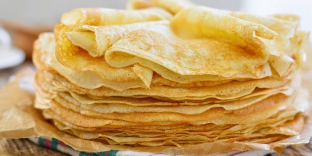 8 рецептов нежных и тонких блинов. Приготовьте их на молоке, кефире, сметане или воде, с яблоком и даже без муки.