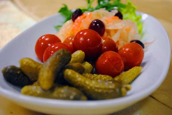 5 продуктов, от которых следует отказаться, чтобы встретить Новый год без отеков