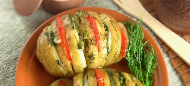 Картошка «Гармошка», запеченная с беконом, сыром, салом и колбасой