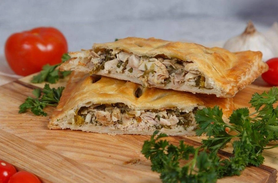 Мясной пирог с грибами из слоёного дрожжевого теста Мясной пирог с грибами из слоёного дрожжевого теста