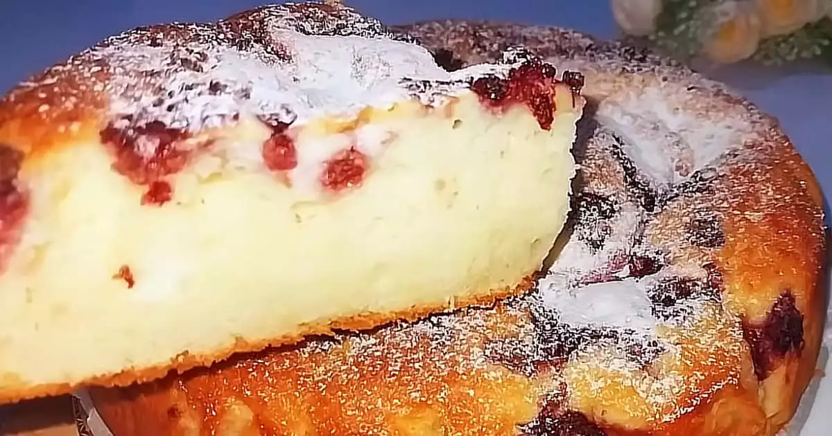 Все смешали и в духовку – самый нежный пирог за 20 минут. Вкуснее любого торта
