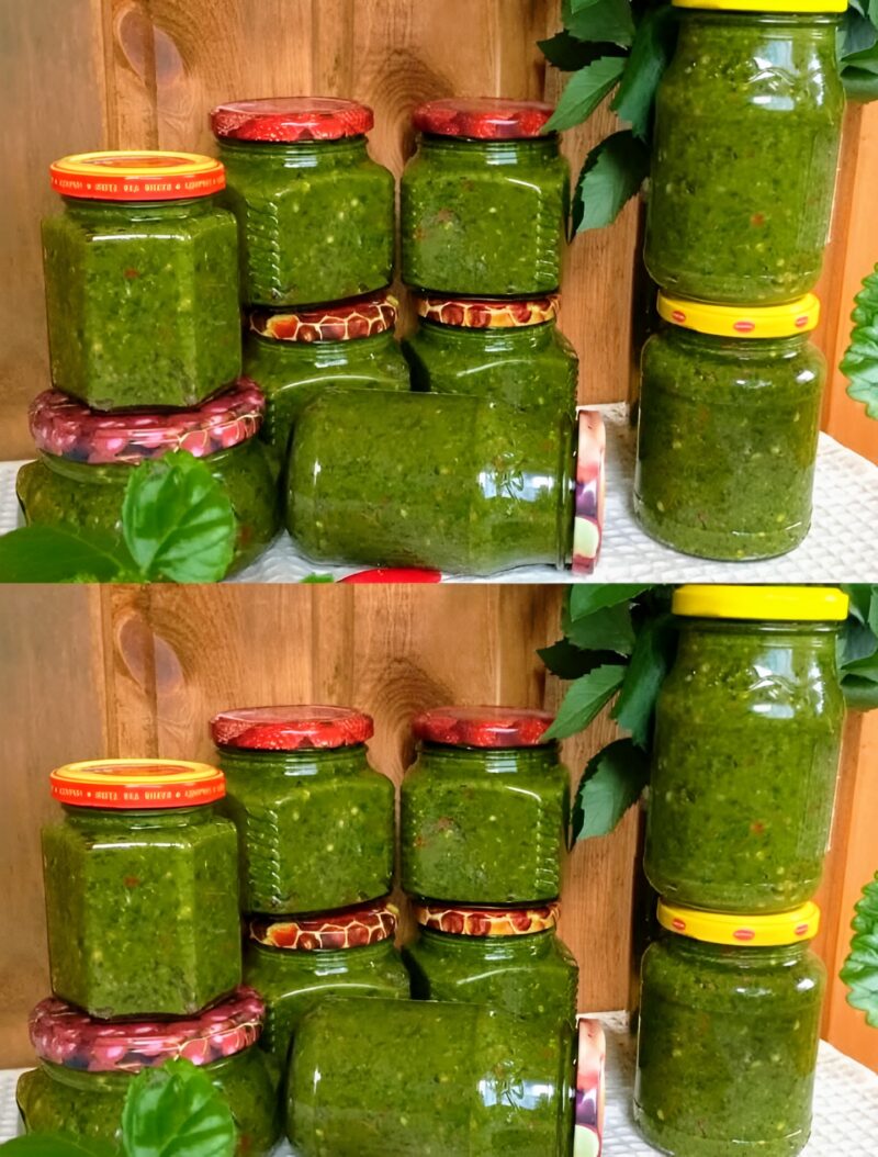 ЗЕЛЕНАЯ АДЖИКА ЭТО ВКУСНАЯ ПРИПРАВА КО МНОГИМ БЛЮДАМ: к мясу, к картошке, она очень полезная для здоровья и долголетия.