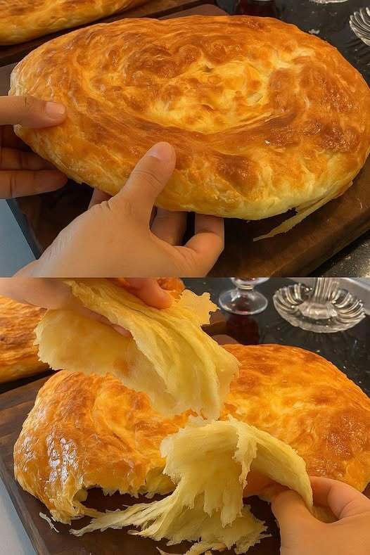 Этот невероятно воздушный слоёный хлеб с хрустящей корочкой и нежной текстурой внутри станет украшением любого стола!